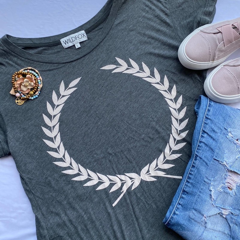 Wildfox Grey Laurel Wreath Graphic Tee T-Shirt - Size Large